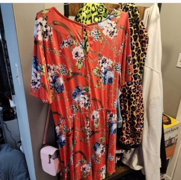 NWT FOREVER 21 RED FLORAL ROMPER 3X - Picture 2 of 4